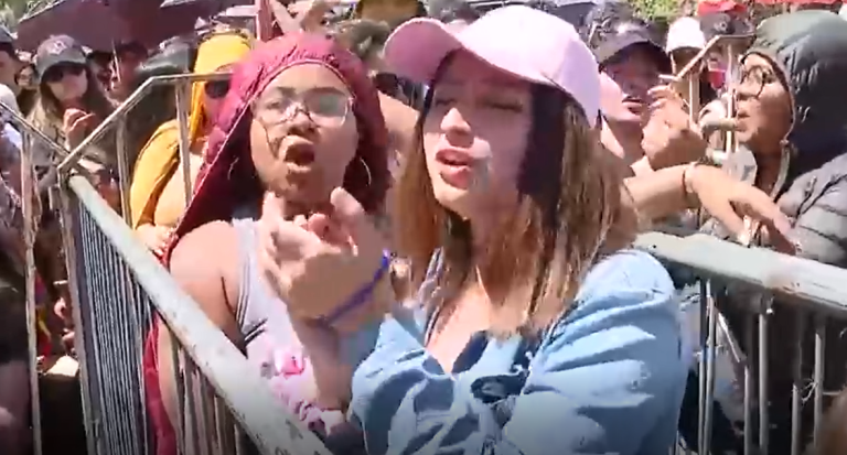 Largas filas y expectación a horas del Festival: 