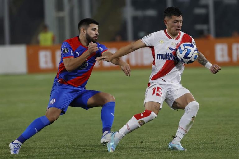 No pudieron en su debut: Curicó Unido perdió frente a Cerro Porteño en el partido de ida por la Copa Libertadores