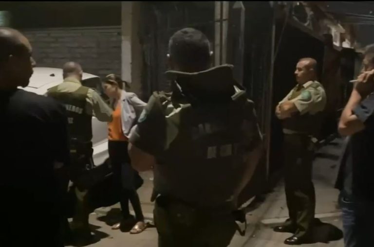 Madre e hijo sufrieron portonazo con delincuentes amenazándolos con armas de fuego en La Cisterna