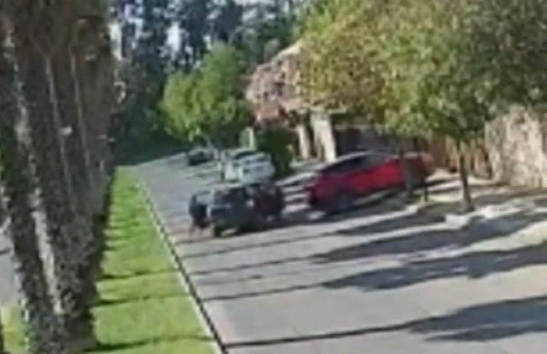 Fiscal sufrió intento de encerrona en La Florida: Chocó su auto contra el portón de su casa para impedir robo