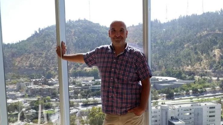 El descargo de Kiwi tras despido por cuestionado beso a Pamela Leiva: 