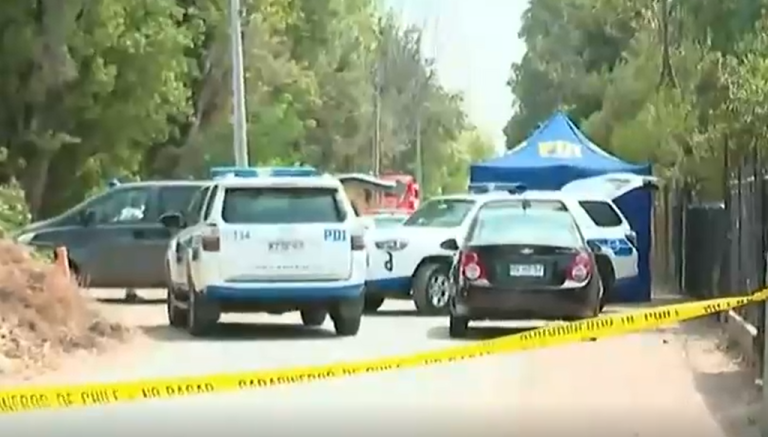 Vecinos de Lampa hallaron el cadáver de un hombre envuelto en una malla en un canal de regadío