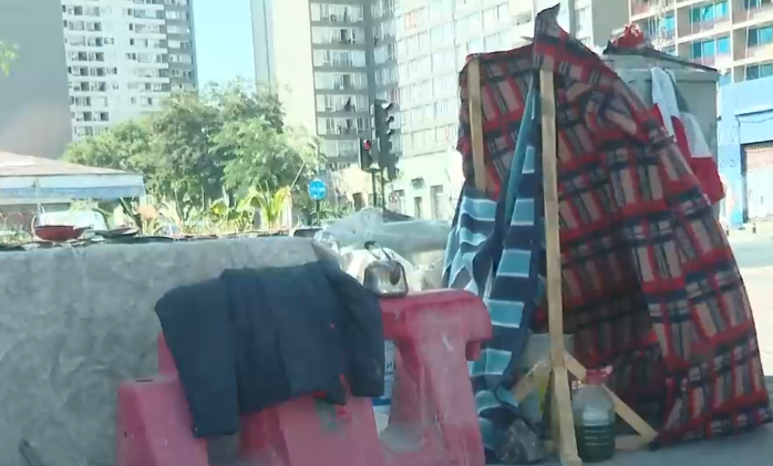 Han disminuido en un 57%: Autoridades informaron reducción de carpas y rucos en Eje Alameda-Providencia