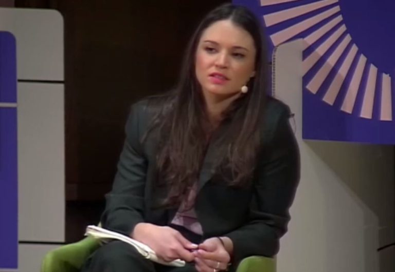 Irina Karamanos fue increpada en encuentro feminista en España por DD.HH. mapuche: 