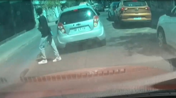 Se movilizaban en motos: 5 extranjeros fueron detenidos por presuntamente dedicarse a robar celulares