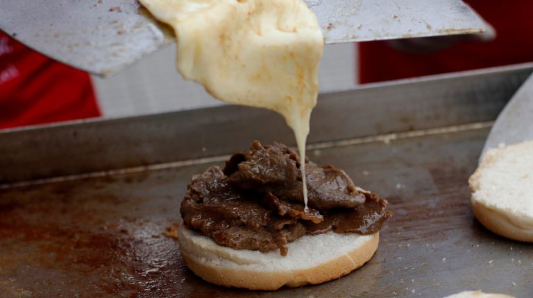 Polémico ranking de los mejores sándwiches del mundo: Esta es la posición que ocupan dos preparaciones chilenas