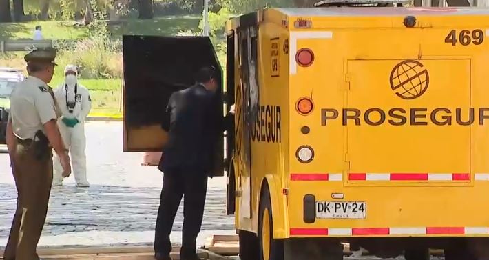 Camión de valores fue robado a una cuadra de La Moneda: Transportaba $500 millones