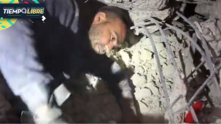 Video captó momento que un padre logró rescatar a su hija desde los escombros tras terremoto