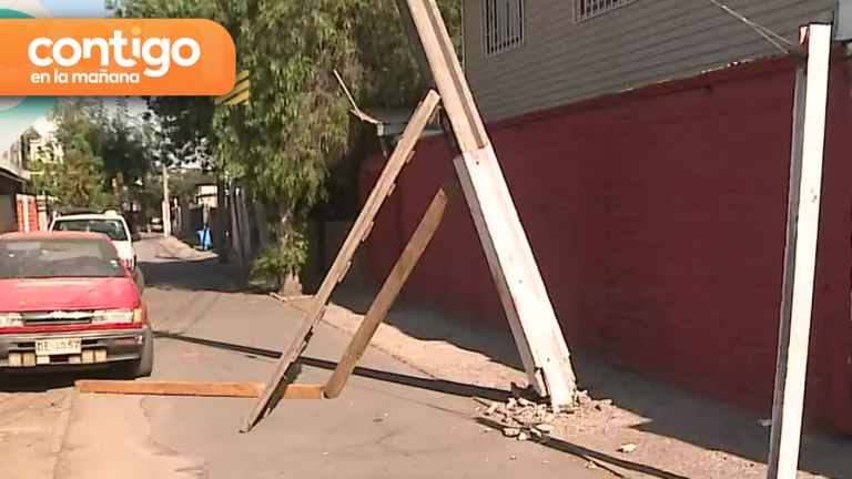 Peligro inminente: Poste está a punto de caer en La Florida