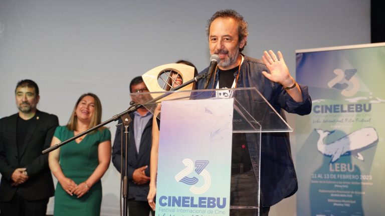 Daniel Muñoz y Silvia Novak recibieron el premio a la trayectoria en el inicio del CINELEBU 2023