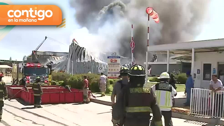 Gran incendio afecta fábrica de alimentos en Codegua: Peligran casas colindantes