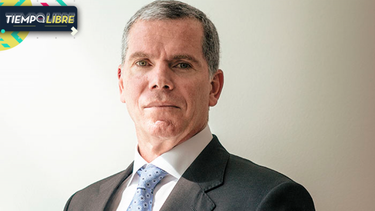 Captan a exministro Felipe Bulnes golpeando a empresario en restaurante de Zapallar