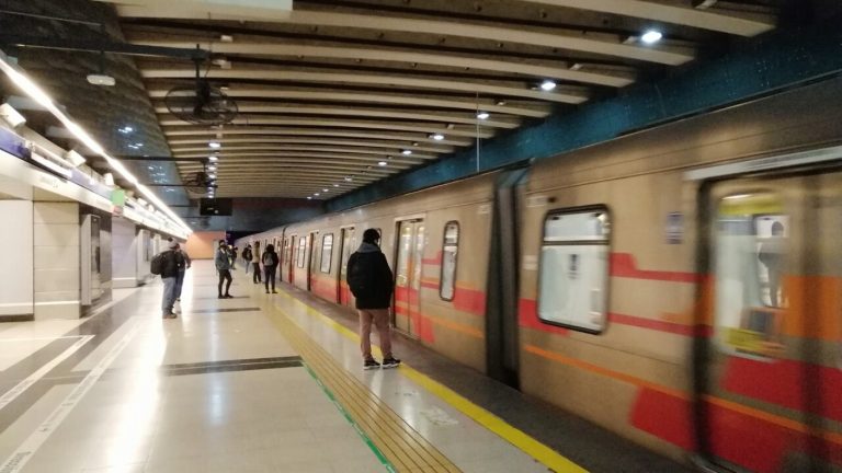 Metro restablece el servicio en toda la Línea 4 tras falla con máquina de mantenimiento