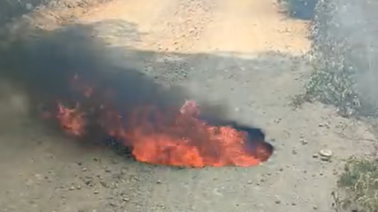 Incendio crea hoyo de fuego en Quillón: Llamas se expandieron por el subsuelo