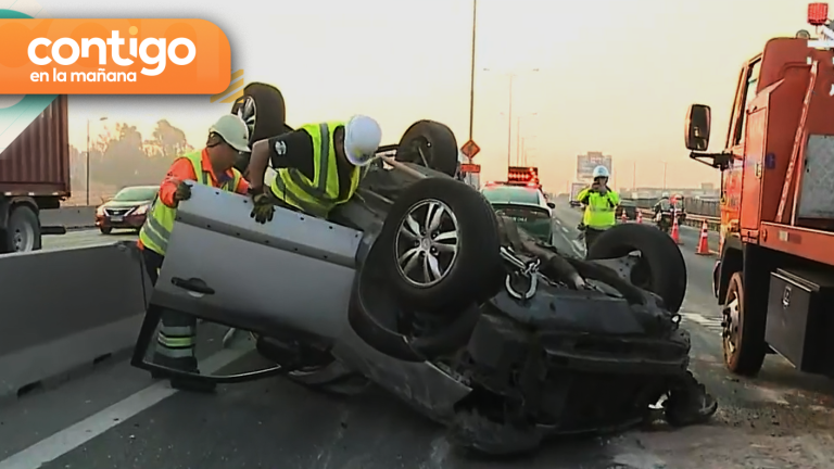 Conductor en estado de ebriedad impactó con auto volcado en Autopista Vespucio Norte