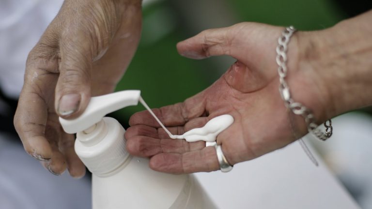 ¿Cuáles son los protectores solares que el ISP ordenó sacar del mercado y por qué?