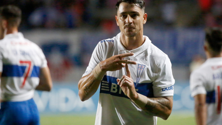 Dormirán como líderes exclusivos: Universidad Católica se impuso con categoría sobre palestino por 5 goles a 2