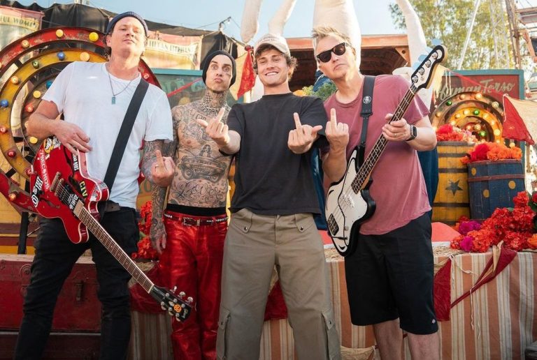 Blink 182 se bajó de Lollapalooza Chile por lesión de Travis Barker: 