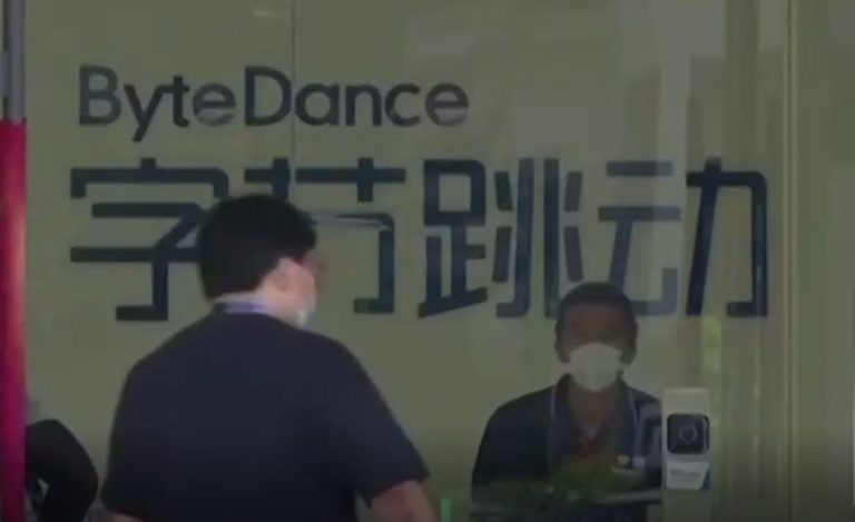 Gobiernos prohíben el uso de TikTok a sus funcionarios por sospechas de espionaje por parte de China