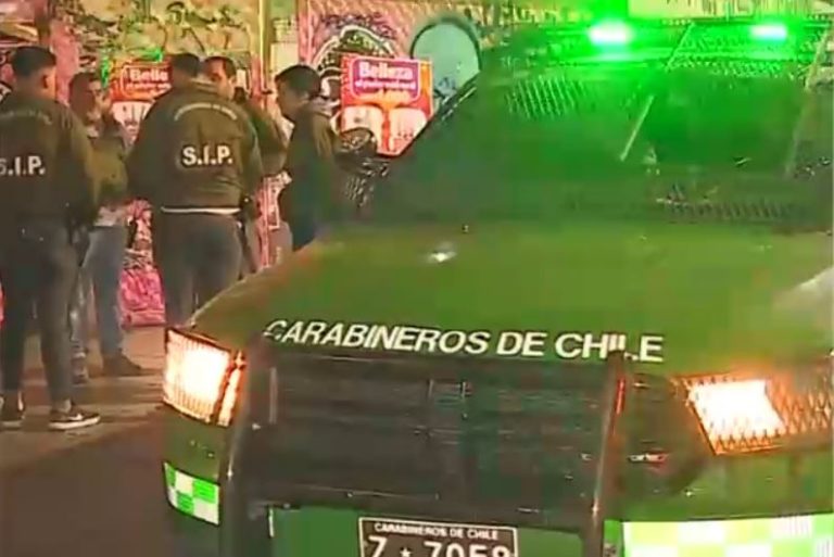 Dos personas murieron tras ser atropelladas en Alameda: Conductor se dio a la fuga