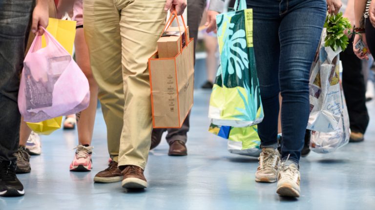 UF marca inesperada caída en dos años: ¿En qué se traduce en los precios?