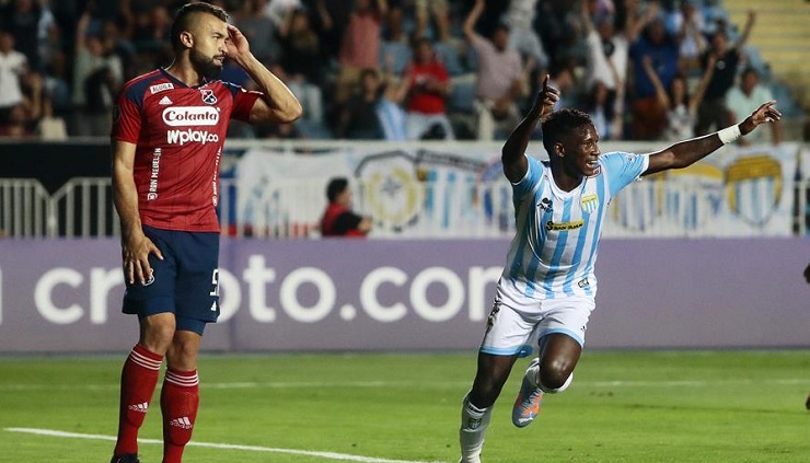 ¡Para gritarlo con todo! Revisa el tremendo cabezazo de Yorman Zapata que le dio el empate a Magallanes