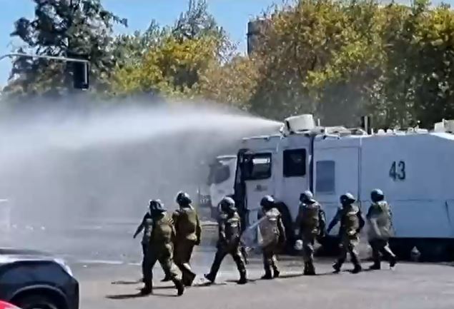 Incidentes entre secundarios y carabineros tras 