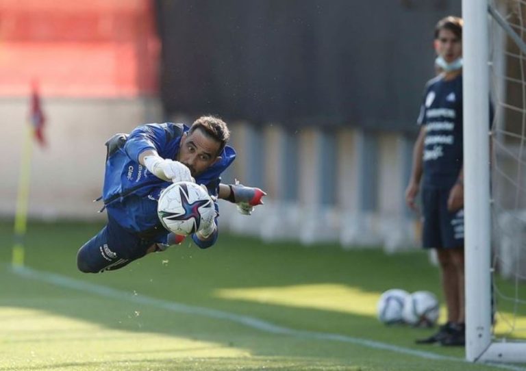 Top mundial: Claudio Bravo destacó en el ranking de los mejores arqueros de los últimos tiempos
