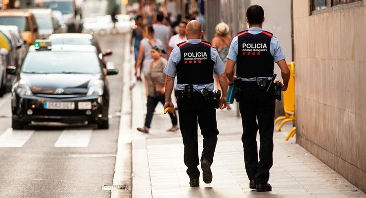 Conmoción en España: Menores de edad son acusados de violar a una niña de 11 años en baño de un mall