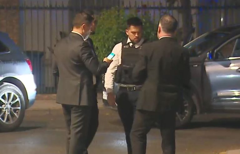 Persecución terminó a tiros en plena calle: PDI se enfrentó a delincuentes en Recoleta