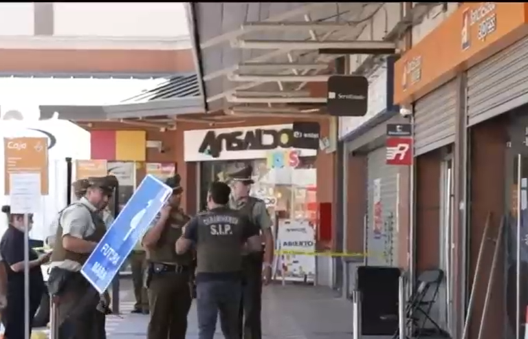 Frustran violento asalto armado en sucursal bancaria en Maipú: Delincuentes huyeron realizando disparos