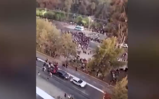 Volvieron las fiestas mechonas: Acusan que el Parque Padre Hurtado es utilizado para masivas celebraciones