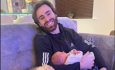 Papá feliz: Ben Brereton compartió tiernas postales de sus días junto a su hijo Mason y su perrito