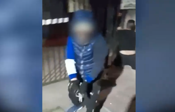 Aún no se conocen sus identidades: Revelan imágenes de violento enfrentamiento entre bandas rivales