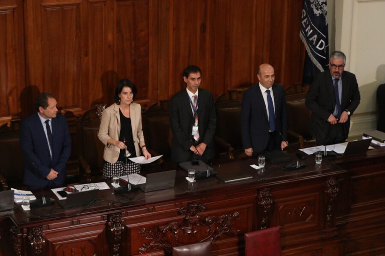 Contralor expuso ante Comisión de Expertos: Explicó rol que ente regulador debe tener en la Constitución