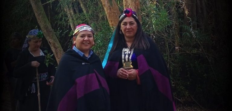 Mujeres celebraron el primer matrimonio mapuche entre personas del mismo sexo en La Araucanía
