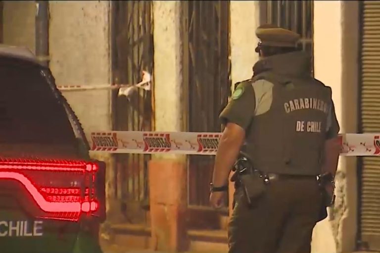 Brutal homicidio en Santiago centro: Sujeto le disparó por la espalda a hombre que iba corriendo por la calle