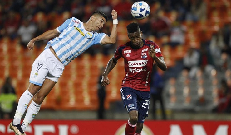 ¡Metió la mano! Así fue la insólita expulsión de Felipe Flores en la caída de Magallanes por la Libertadores