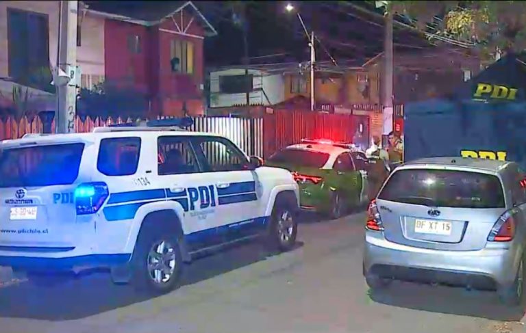 Asesinan a hombre al interior de un auto en Puente Alto: Le dispararon desde otro vehículo