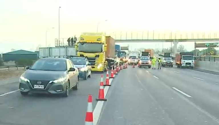 Fatal atropello provoca gran congestión en Ruta 78: Víctima habría cruzado por paso no habilitado