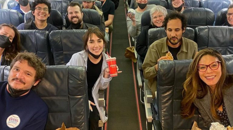 No es solo una cara bonita y un buen actor: Compañera de Pedro Pascal destacó amistoso gesto del chileno con su equipo