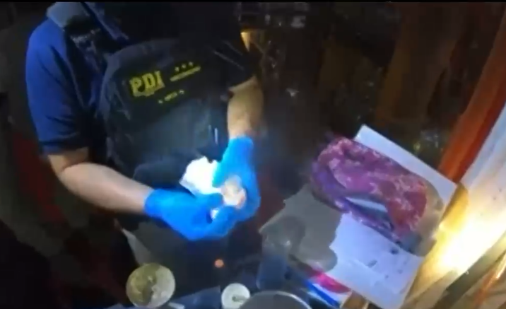 Vendían droga a pasos de jardín infantil: PDI allanó tres domicilios por delito de microtráfico en Huechuraba