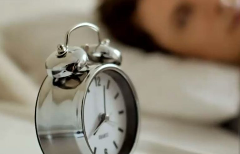 ¿Por qué el Minsal recomienda terminar con el cambio de hora y cómo se relaciona al jetlag social?