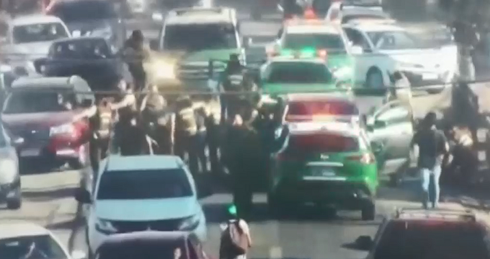 Delincuentes atropellan a mujer al huir de Carabineros en El Bosque: Víctima quedó con lesiones graves