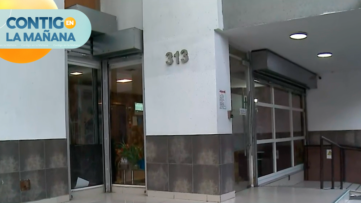 Hombre fue asesinado al interior de su departamento en Santiago Centro