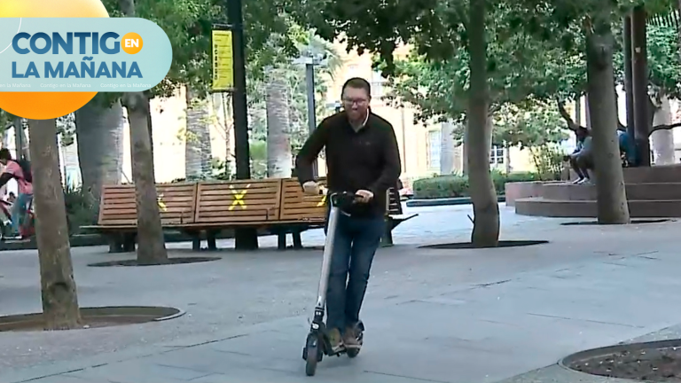 ¡A toda velocidad! Luis Ugalde aceptó el desafío de trasladarse en scooter