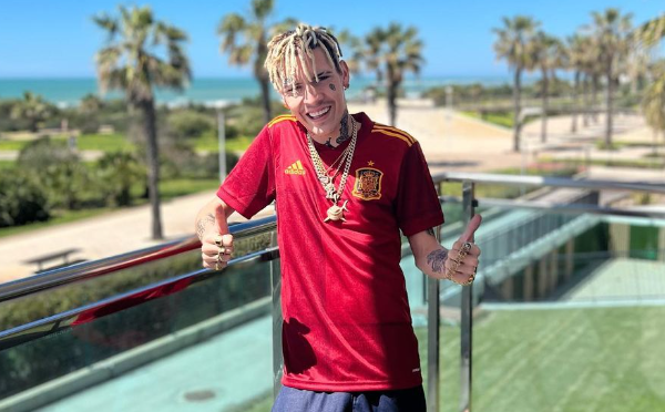 Marcianeke agradeció apoyo tras bullada respuesta sobre The Beatles: 