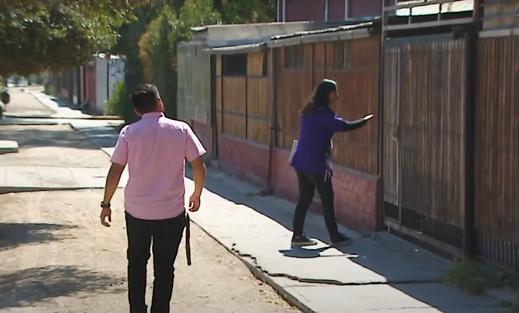 De la pizarra a la casa: La historia de profesores que van al rescate de alumnos que abandonan el colegio