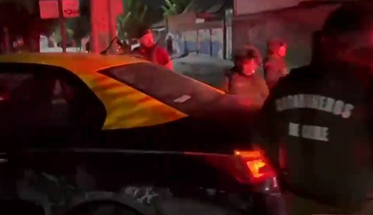 Niños de 15 y 13 años fueron detenidos tras persecución policial: Adulto les habría estado enseñando a robar