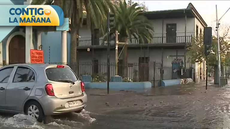 Rotura de matriz provocó inundación en Recoleta